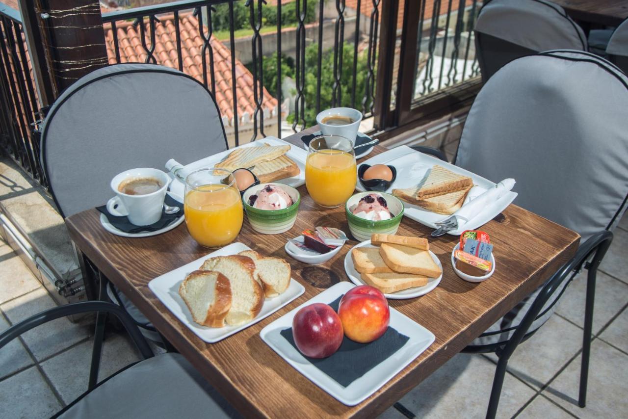 Hotel Byron Atina Dış mekan fotoğraf